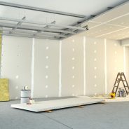 Rénovation intérieure d'un séjour avec installation désolation, double plafond et changement des menuiseries aluminium. Projet disponible à Mérignac